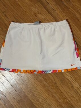 Nike White Tennis Skort with Bright color Trim- size Medium